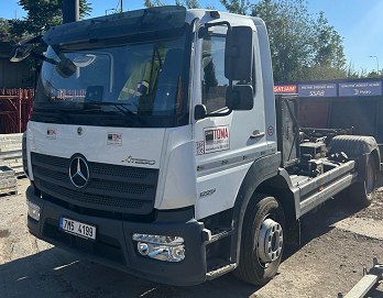 Mercedes-Benz Atego 1223k s hákovým nosičem kontejnerů HyvaLift 08-37 vč. příslušenství