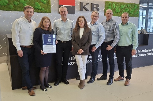 Vedení společnosti SGEF s certifikátem CRIF Business Elite