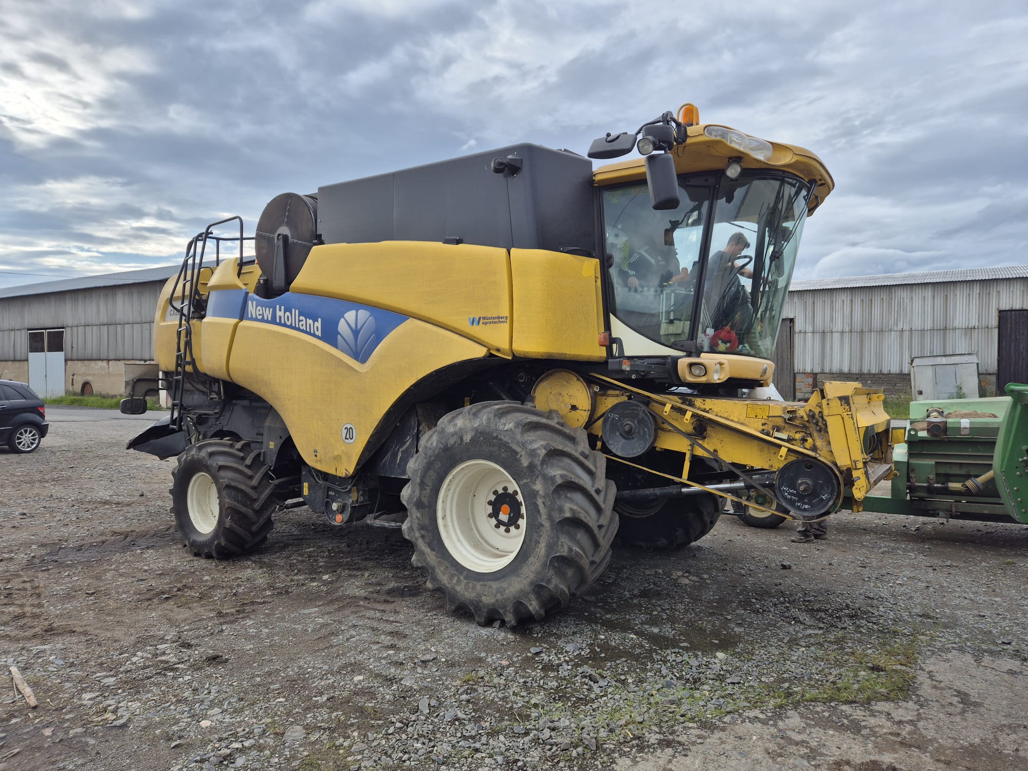 Samojízdná sklízecí mlátička New Holland CX880 vč. příslušenství