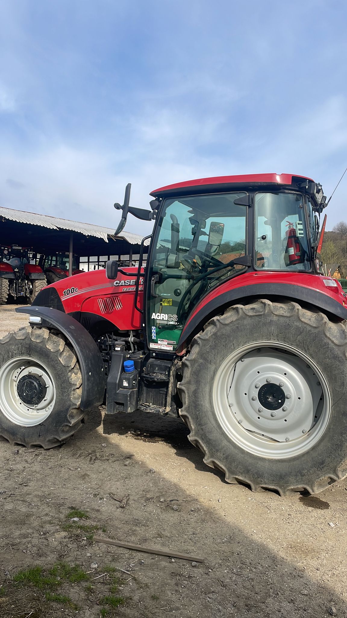 Kolesový traktor CASE IH FARMALL 100C HI-LO HD
