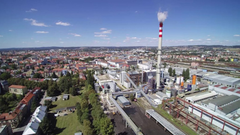 Fosilní paliva v Teplárně České Budějovice postupně končí, pomoci má i parní kotel na spalování dřevní štěpky